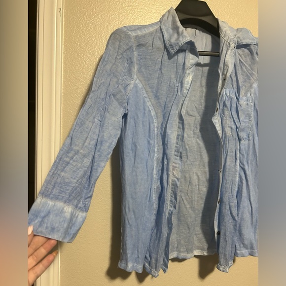 Stonewashed Blue 3/4 sleeve thin button up blouse-size maybe L (c measurements) - Picture 4 of 10